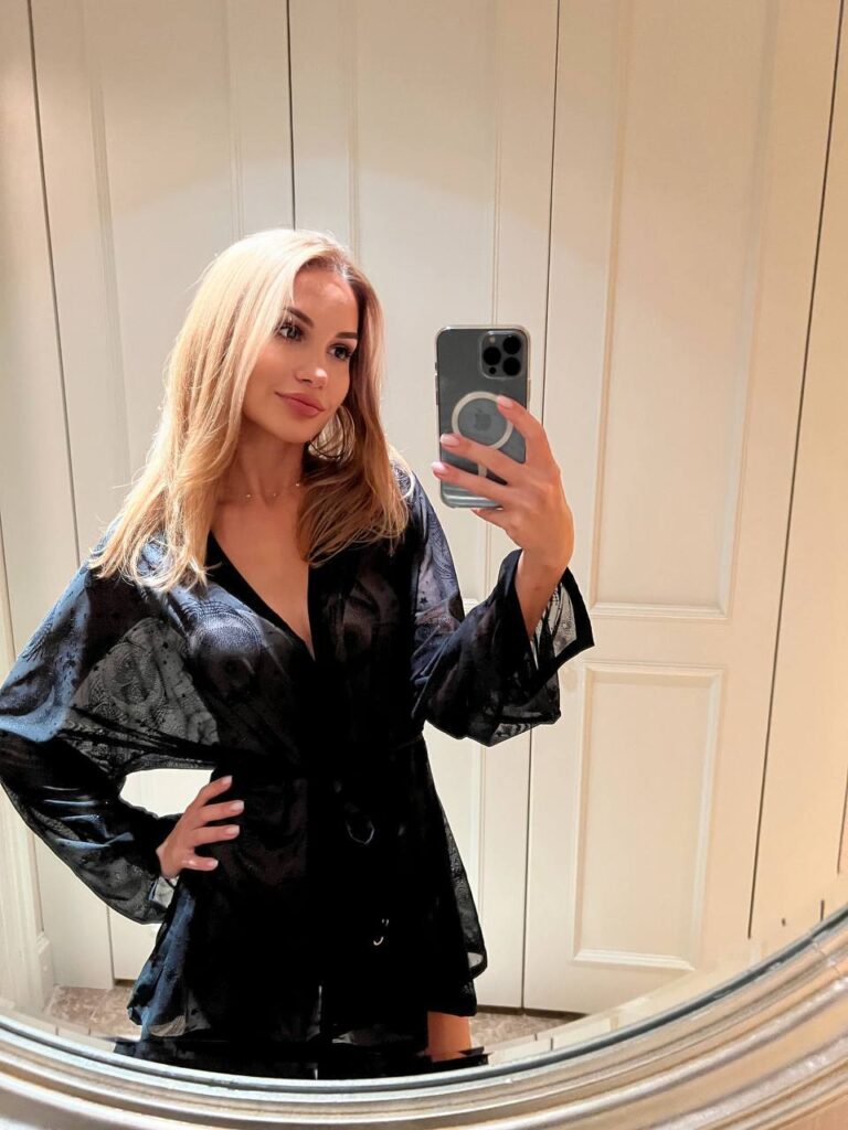 Услуги эскорта от Алисия работает в Москве